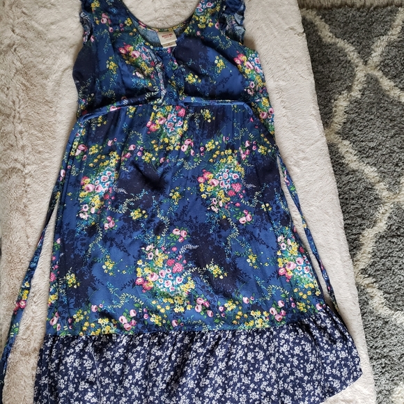 Dress - Picture 8 of 8